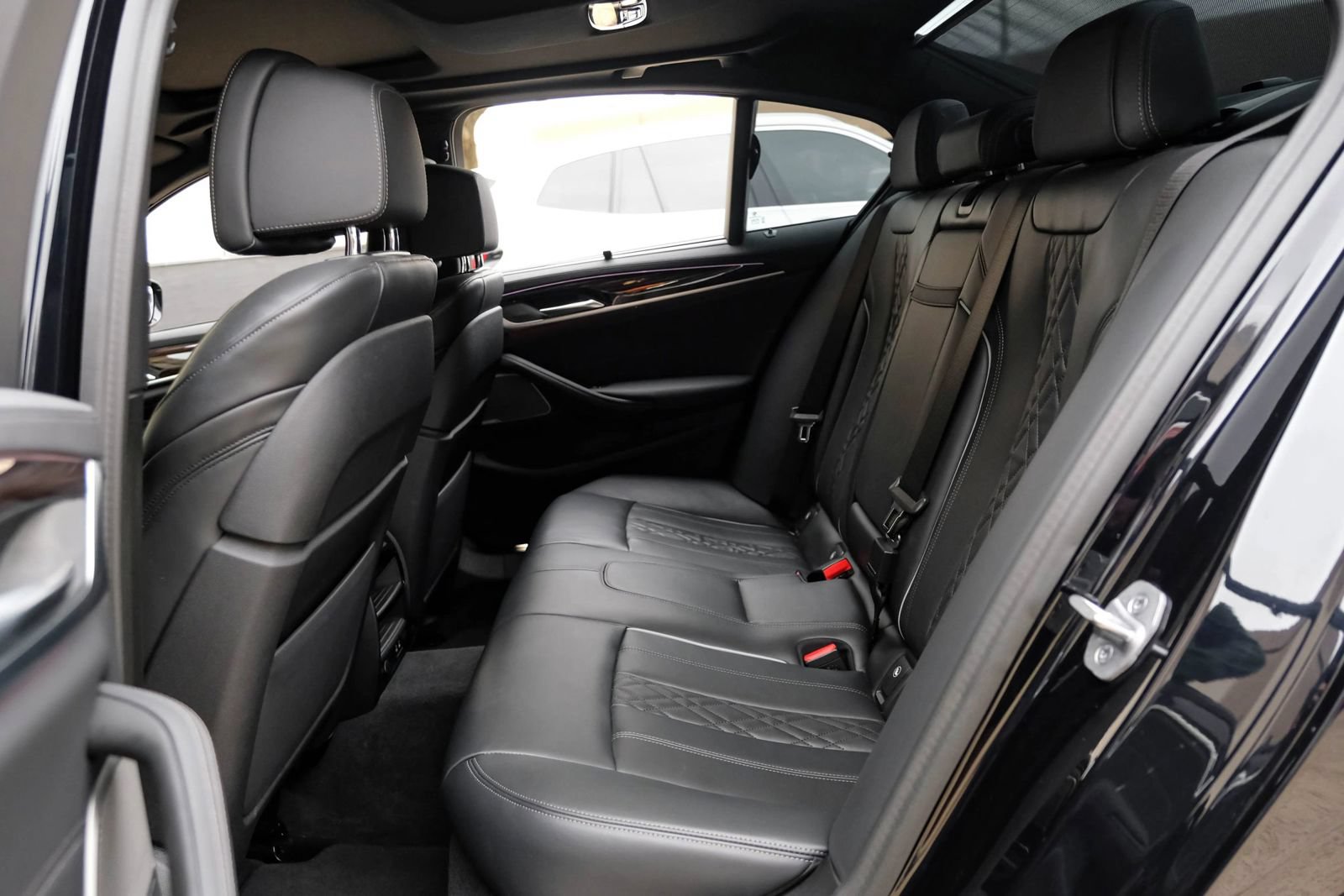 Used 2023 BMW M550i xDrive w/ Executive Package AWD/4WD image 52