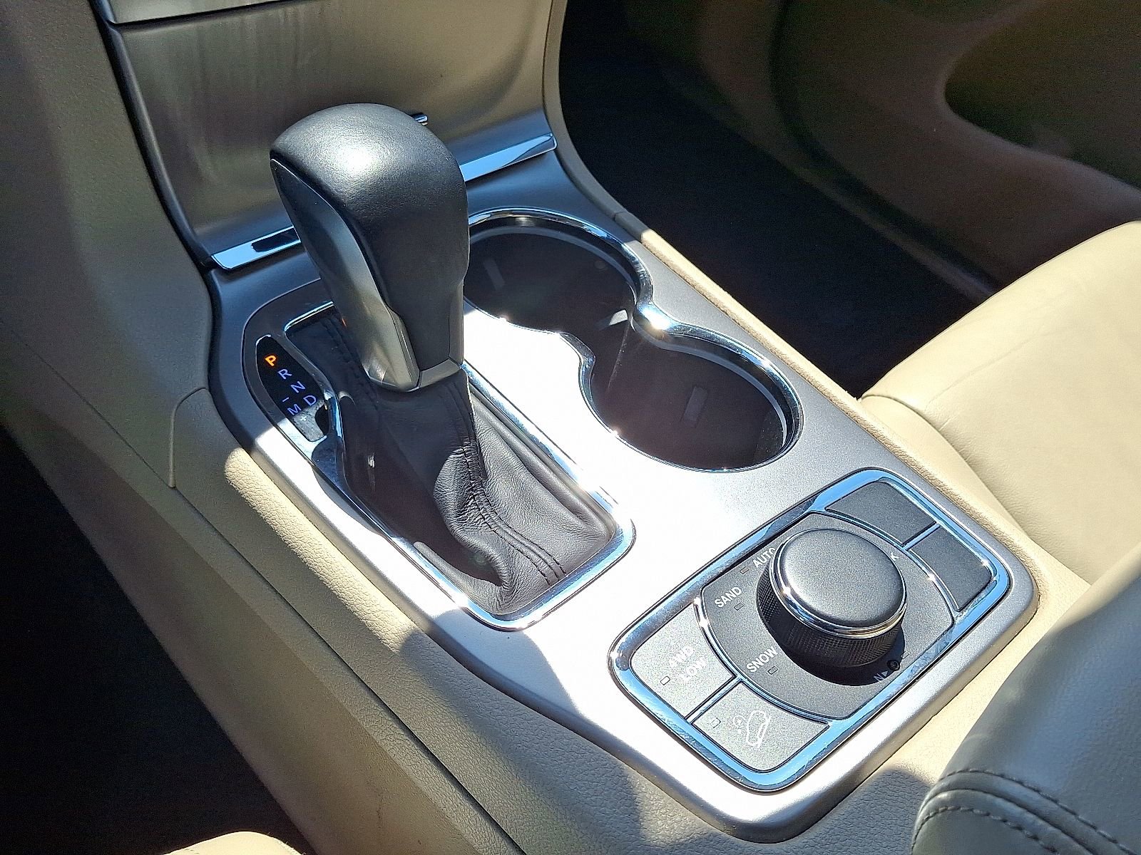 Used 2018 Jeep Grand Cherokee Limited AWD/4WD image 17