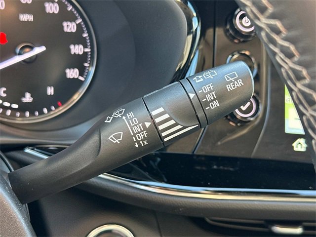 Used 2023 Buick Envision Avenir image 24