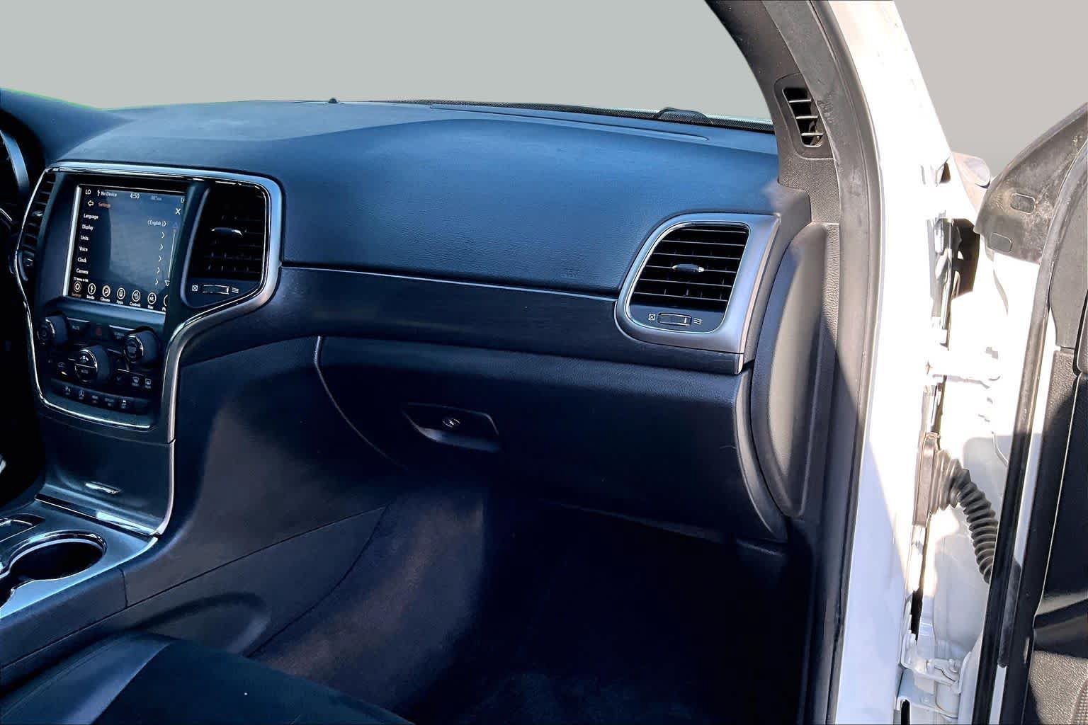 Used 2018 Jeep Grand Cherokee Altitude RWD image 19