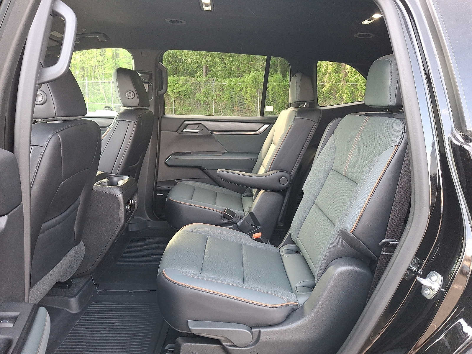 Used 2026 GMC Acadia AT4 w/ Super Cruise Package AWD/4WD image 11