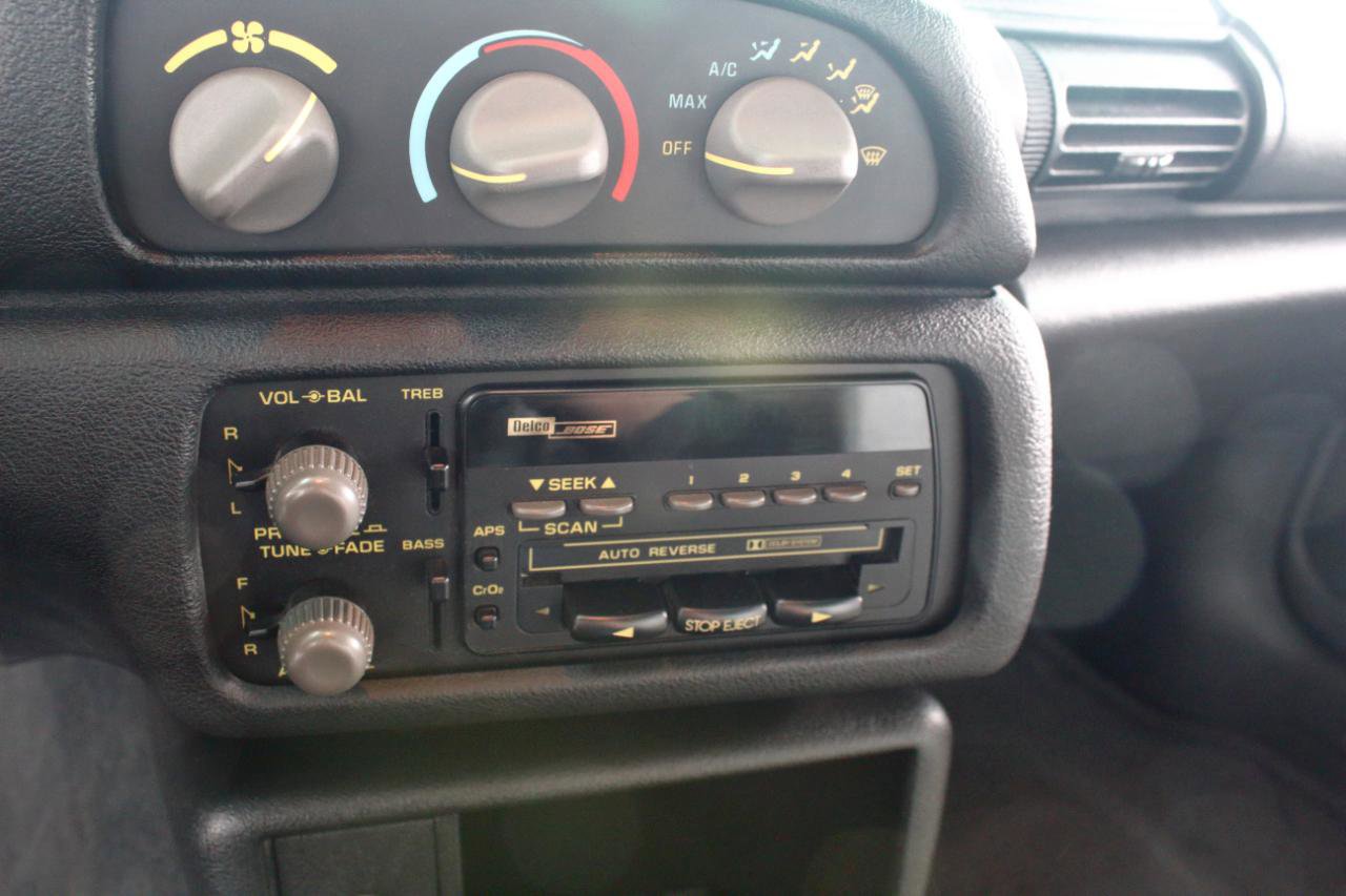 Used 1993 Chevrolet Camaro Z28 image 66