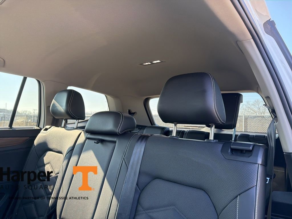 Used 2024 Volkswagen Atlas SE w/ Black Wheel Package image 9