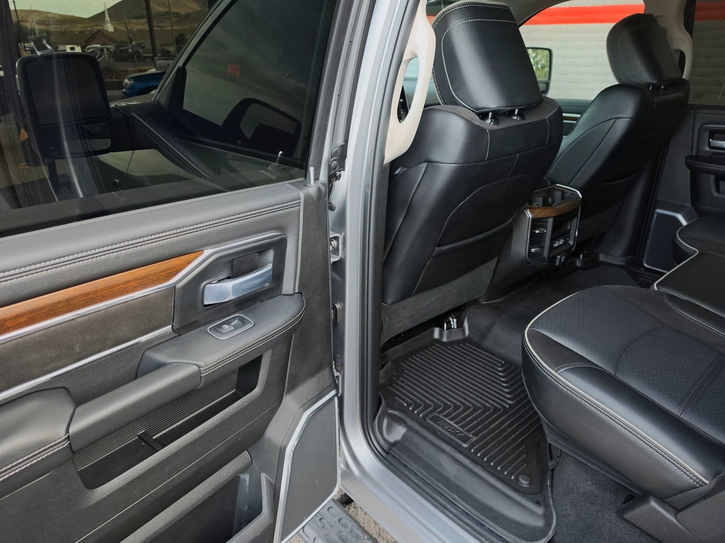 Used 2024 RAM 2500 Laramie AWD/4WD image 36