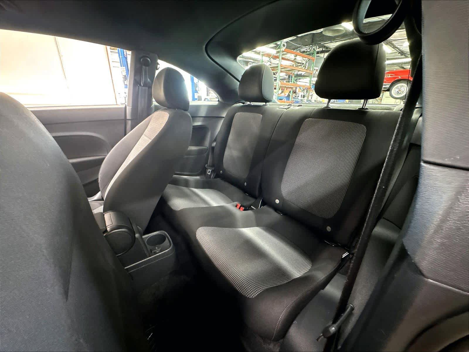 Used 2019 Volkswagen Beetle 2.0T S FWD image 21