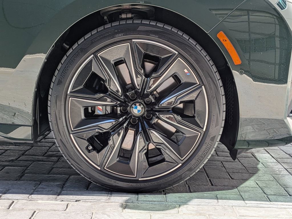 Used 2025 BMW 760i xDrive w/ Executive Package image 12