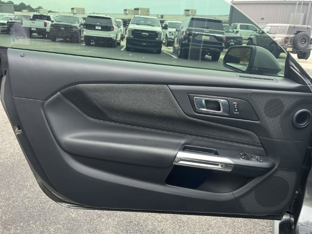 Used 2025 Ford Mustang Coupe RWD image 18