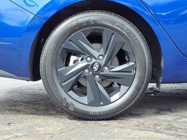 Used 2023 Hyundai Elantra Blue w/ Preferred Accessory Package image 9