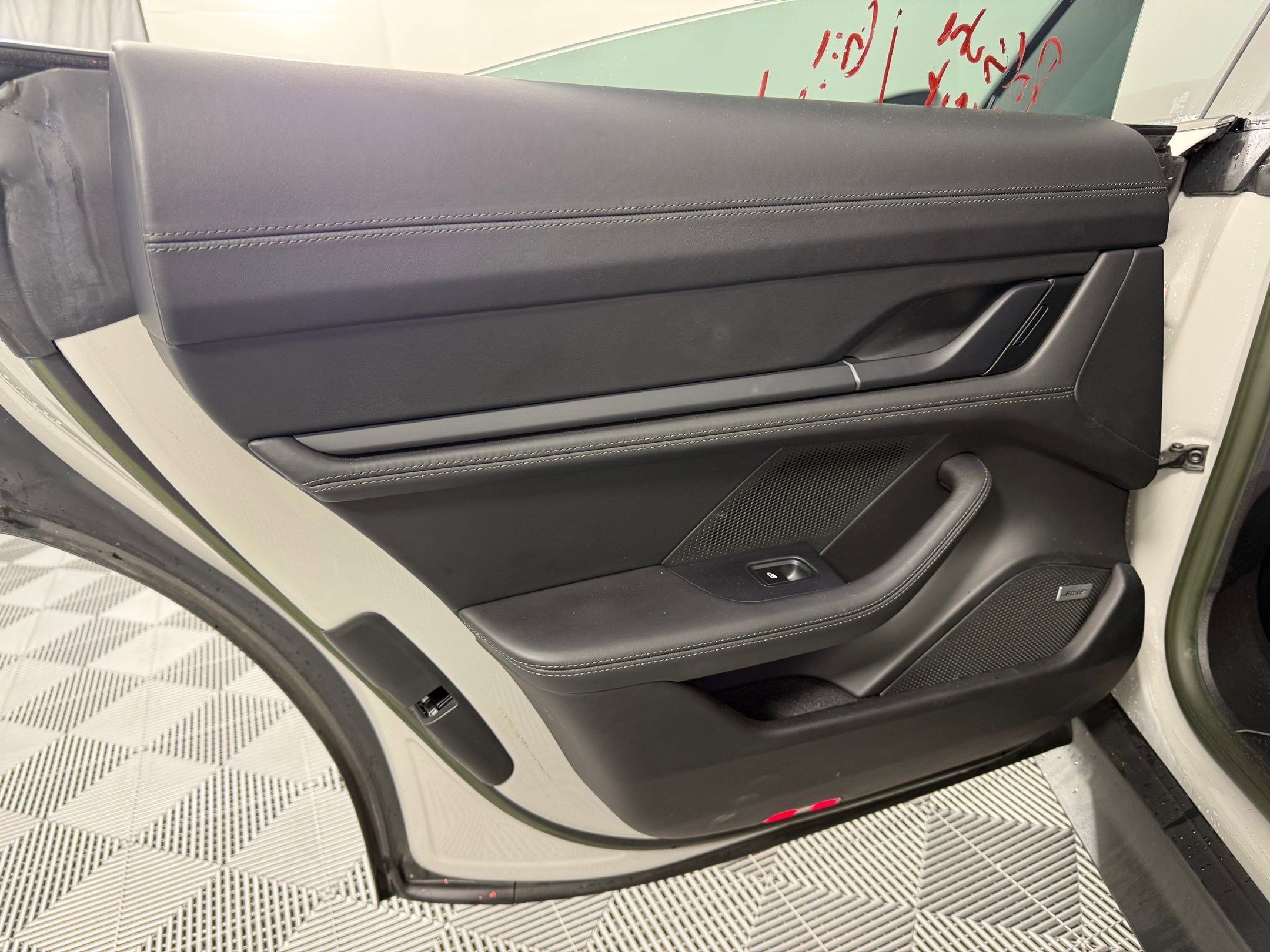 Used 2022 Porsche Taycan image 17