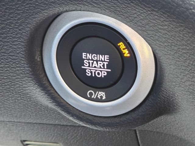 Used 2025 Chrysler Voyager LX image 13