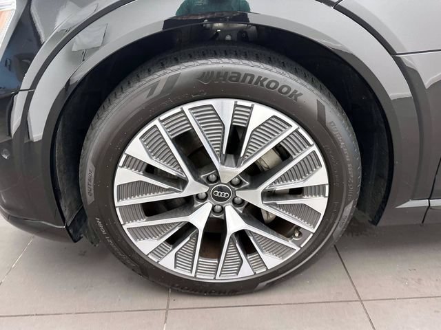Used 2024 Audi Q8 e-tron Premium Plus w/ Premium Plus Package AWD/4WD image 9