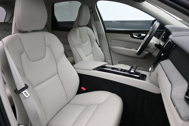Used 2023 Volvo XC60 B5 Plus w/ Climate Package AWD/4WD image 31