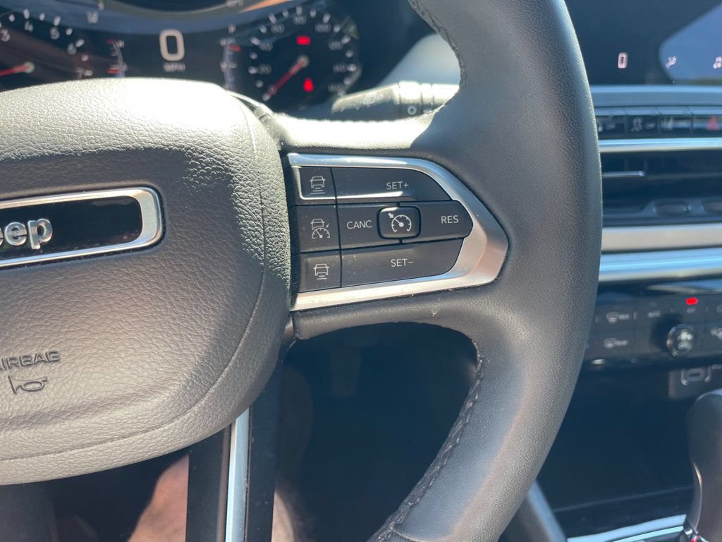 Used 2025 Jeep Compass Limited AWD/4WD image 16