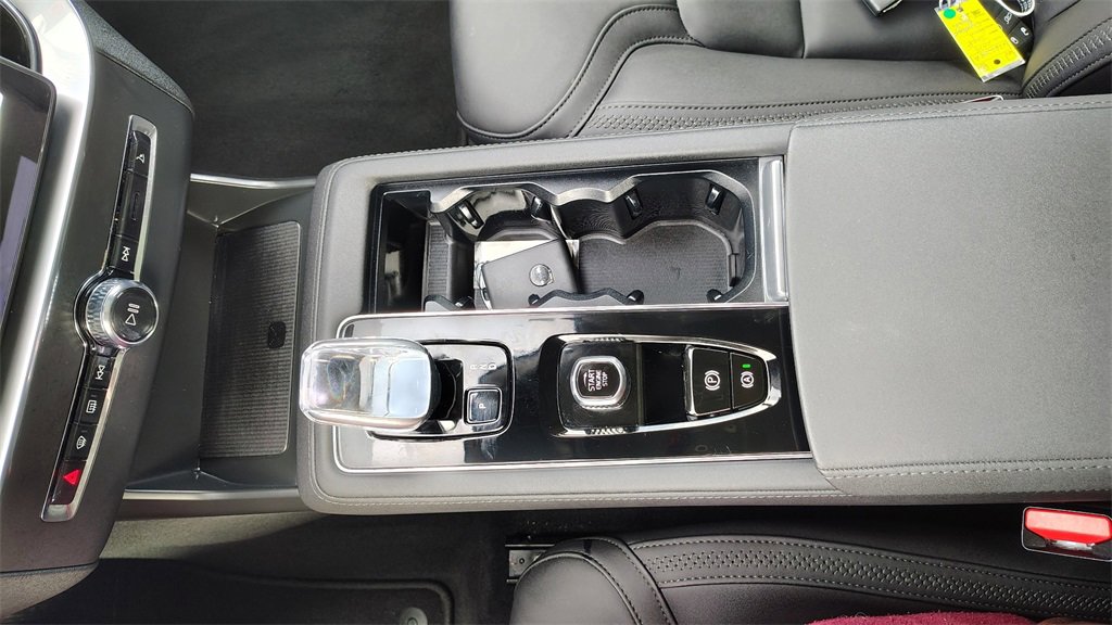 Certified 2025 Volvo XC90 B6 Plus image 21