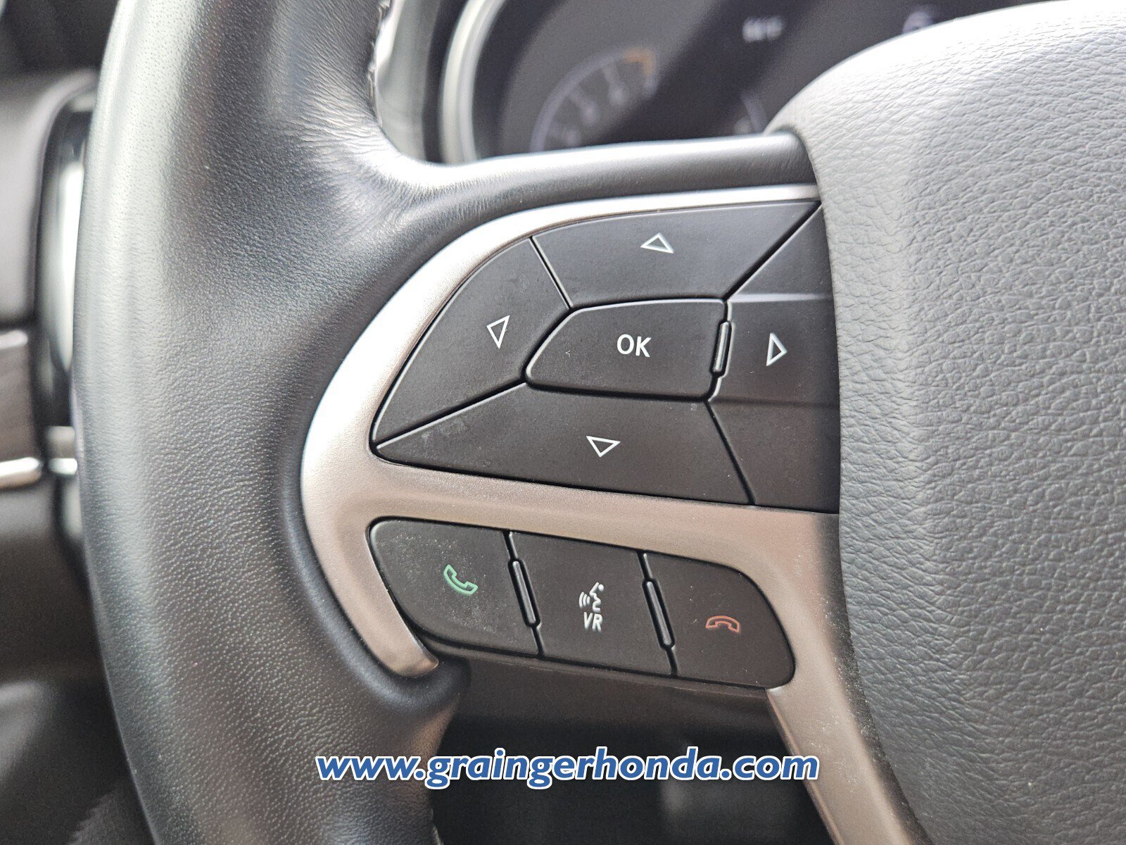 Used 2020 Jeep Grand Cherokee Overland AWD/4WD image 19