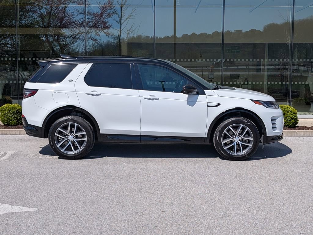 Used 2025 Land Rover Discovery Sport Dynamic SE image 8