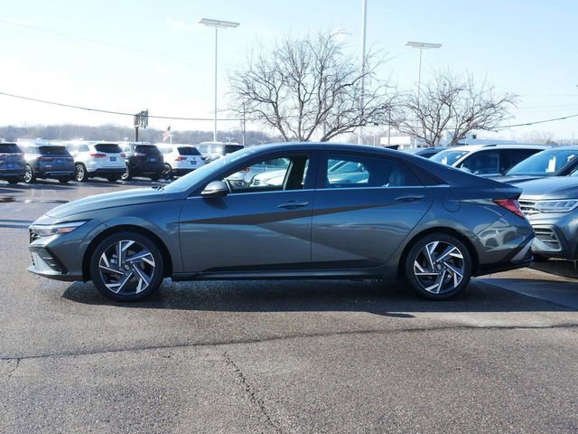 Used 2024 Hyundai Elantra Limited image 4