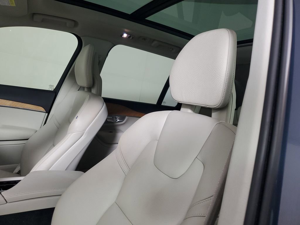 Used 2022 Volvo XC90 T5 Momentum w/ Climate Package FWD image 26