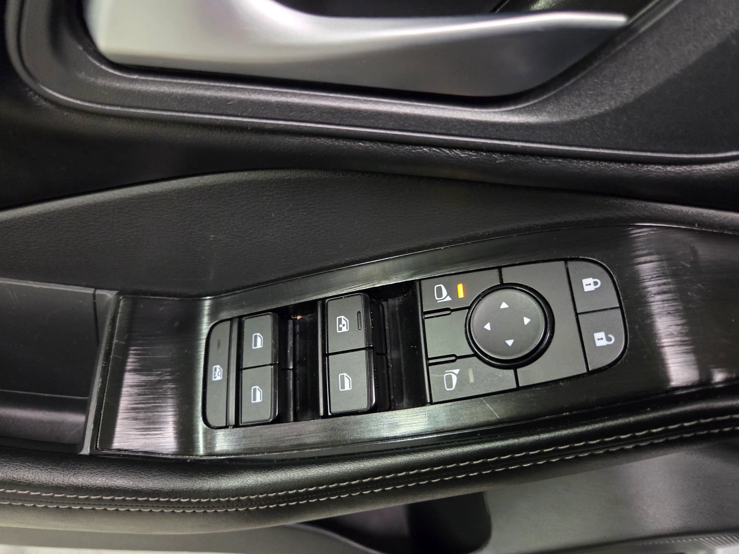 Used 2025 Nissan Rogue SV FWD image 16