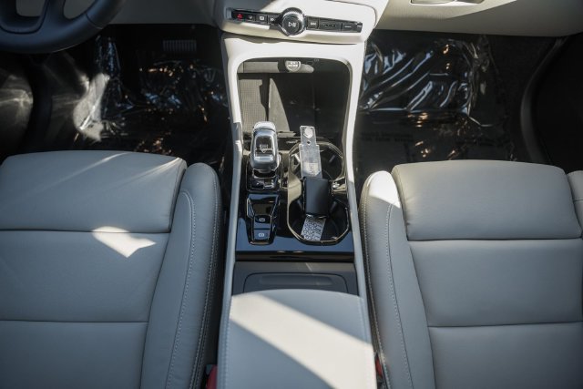 New 2026 Volvo XC40 B5 Plus w/ Climate Package AWD/4WD image 32