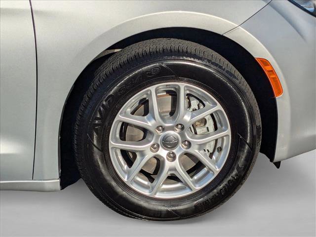 Used 2022 Chrysler Voyager LX image 24