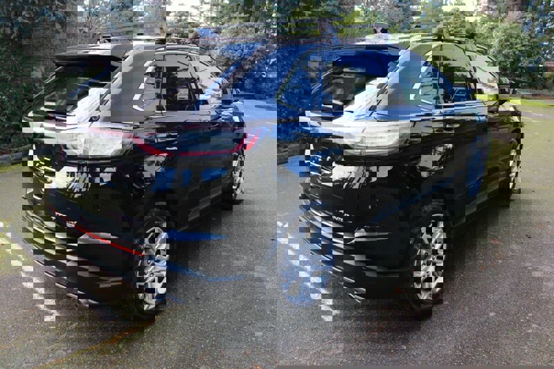 Used 2016 Ford Edge Titanium image 3