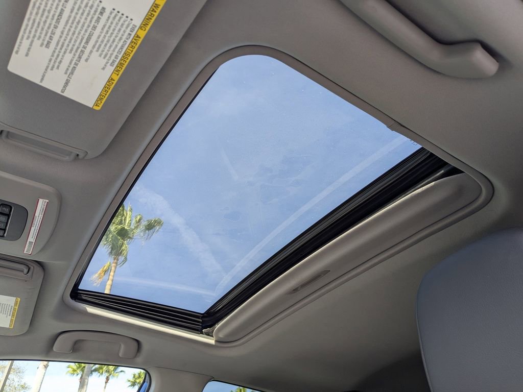 Used 2020 Toyota Camry SE w/ Moonroof Package image 20