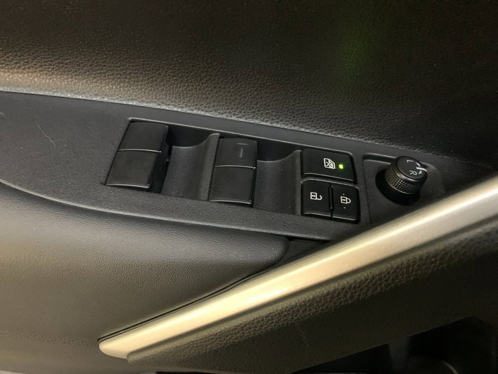 Used 2025 Toyota Corolla Cross AWD Hybrid w/ Moonroof Package image 13