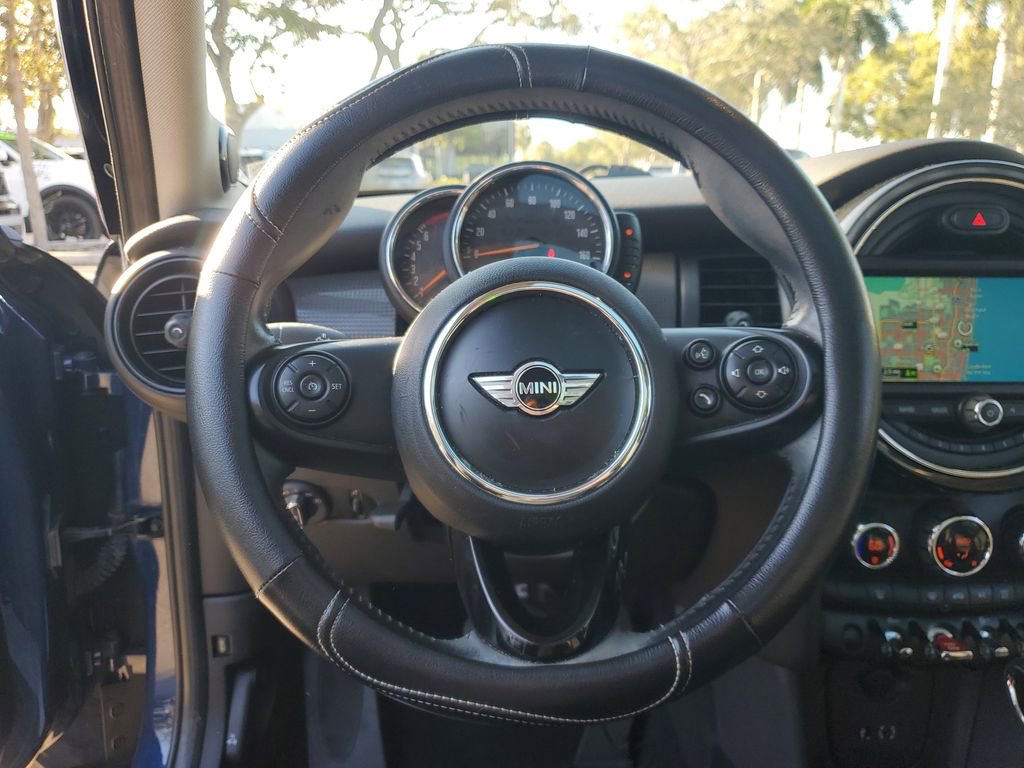 Used 2017 MINI Cooper 4-Door Hardtop image 18