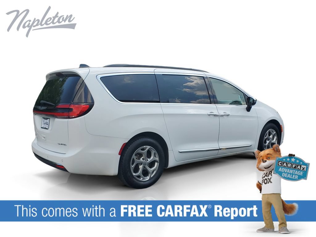 Used 2023 Chrysler Pacifica Limited FWD image 3