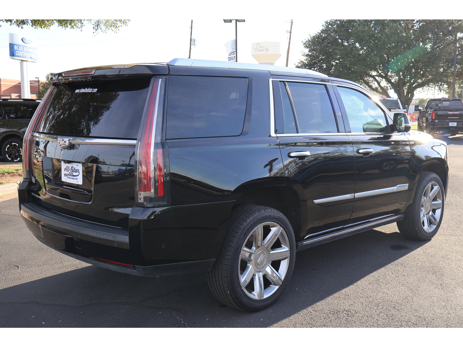 Used 2019 Cadillac Escalade Premium Luxury RWD image 13