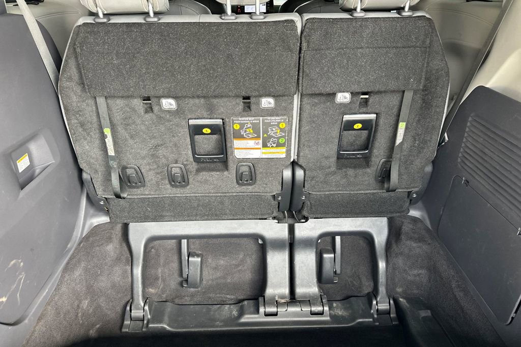 Used 2023 Toyota Sienna Limited image 15