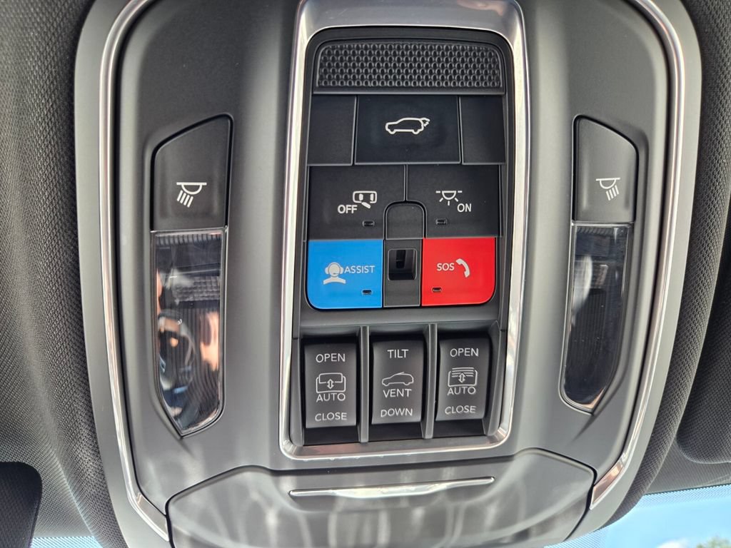 Used 2025 Jeep Grand Cherokee Summit AWD/4WD image 35