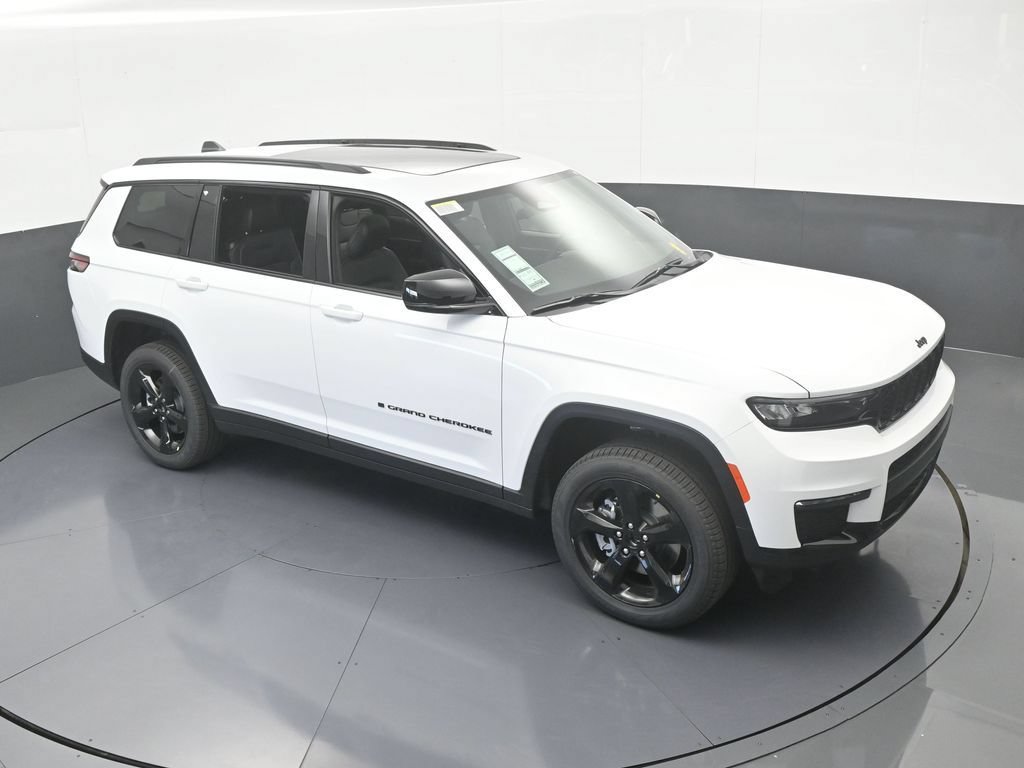 Used 2025 Jeep Grand Cherokee L Limited w/ Black Appearance Package AWD/4WD image 49