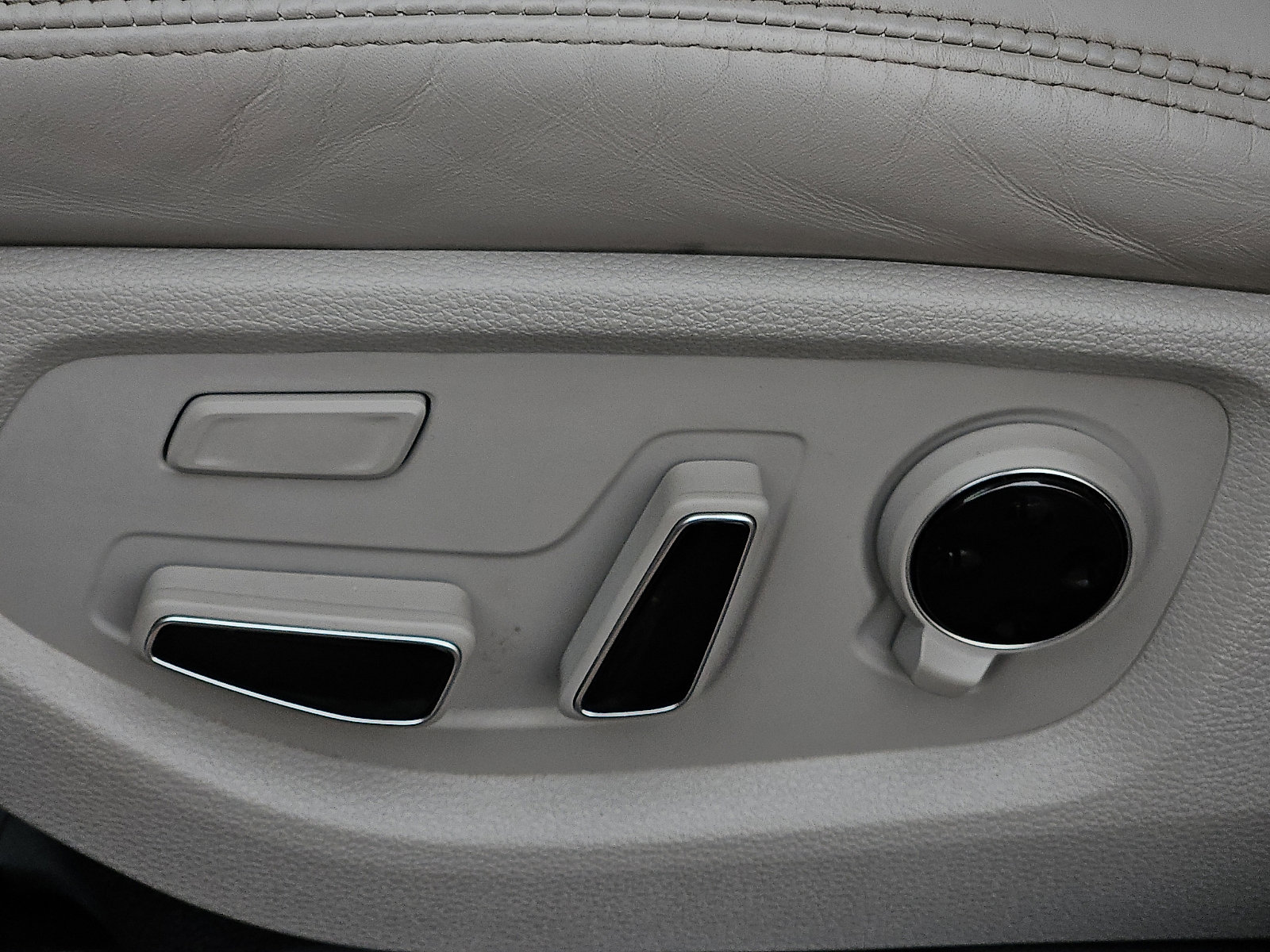 Used 2015 Hyundai Genesis 3.8 w/ Option Group 04 image 27