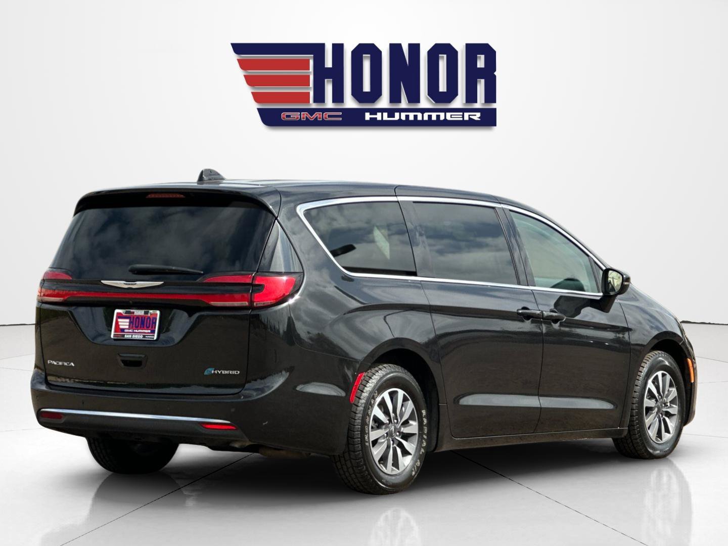 Used 2023 Chrysler Pacifica Touring-L FWD image 4