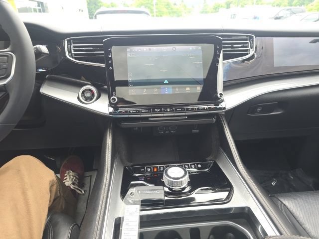 Used 2022 Jeep Wagoneer Series I AWD/4WD image 24