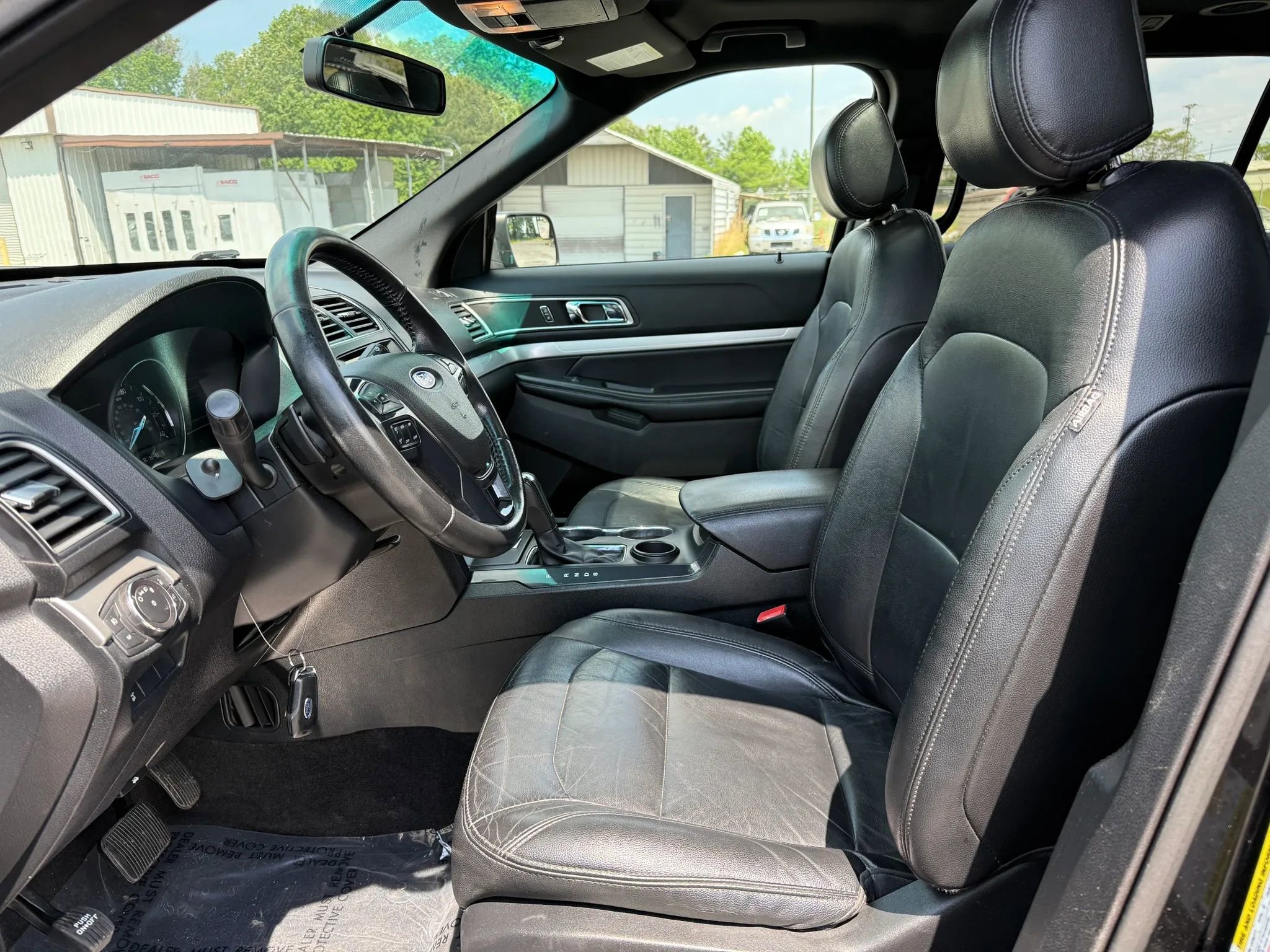 Used 2016 Ford Explorer XLT w/ Equipment Group 202A FWD image 2