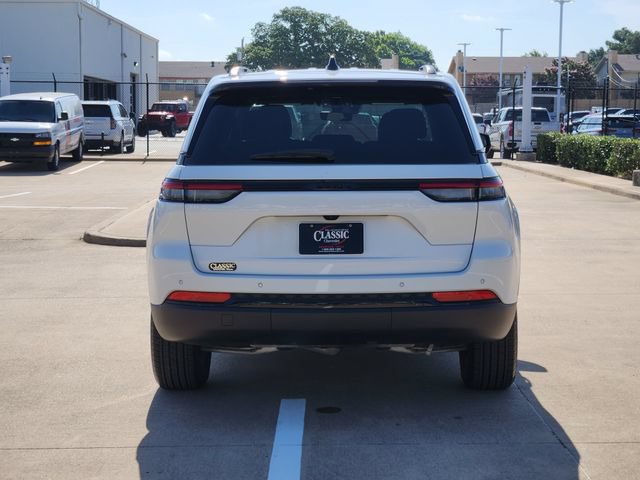 Used 2025 Jeep Grand Cherokee Altitude RWD image 13