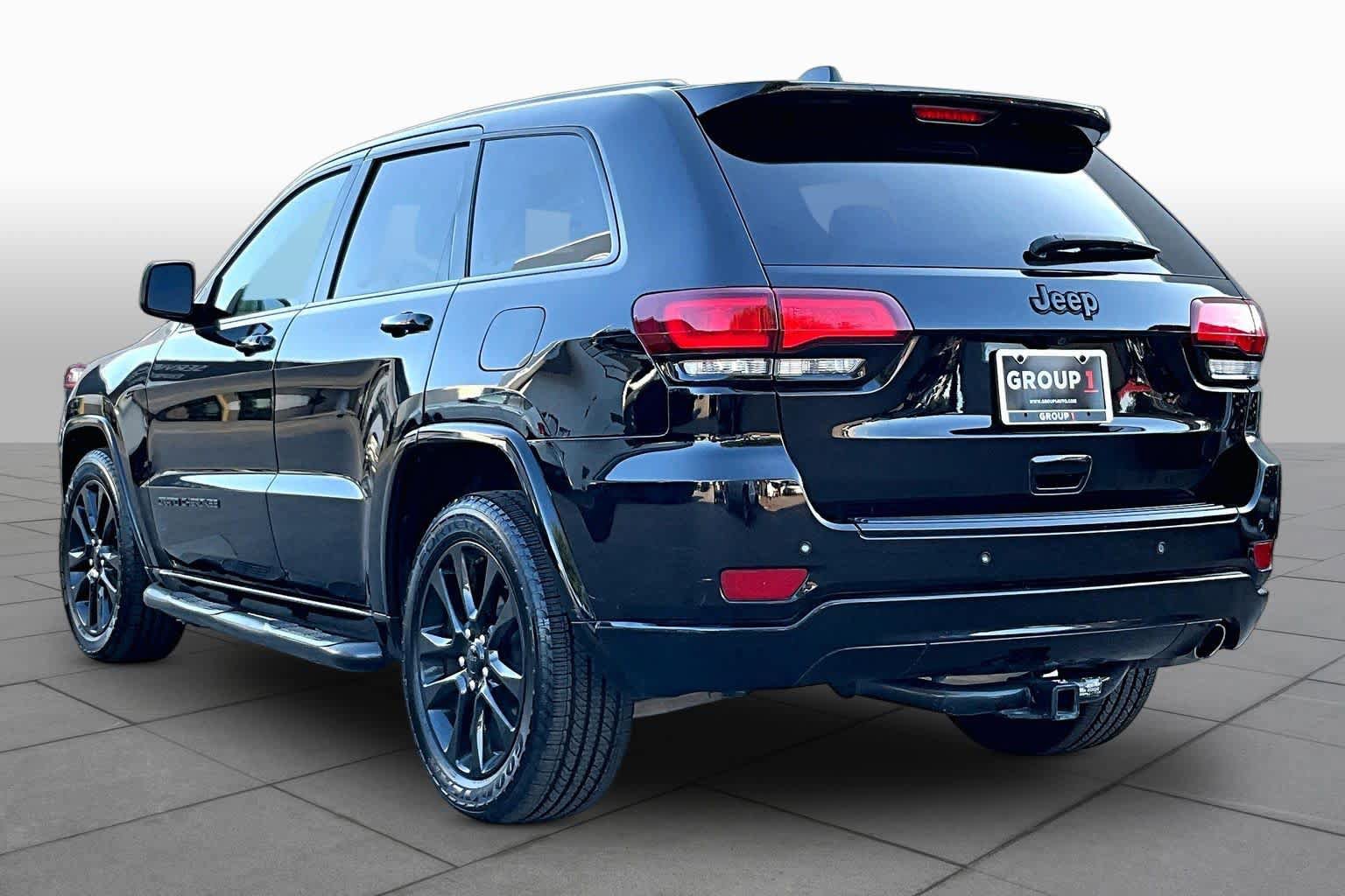 Used 2018 Jeep Grand Cherokee Altitude RWD image 10