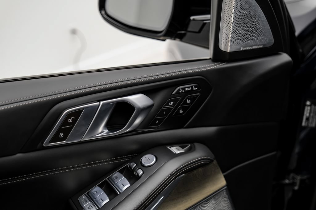 Used 2024 BMW ALPINA XB7 AWD/4WD image 44