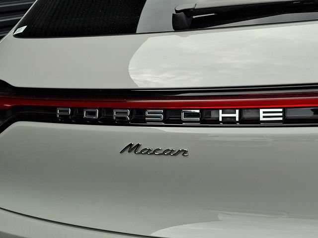 Certified 2024 Porsche Macan AWD/4WD image 32