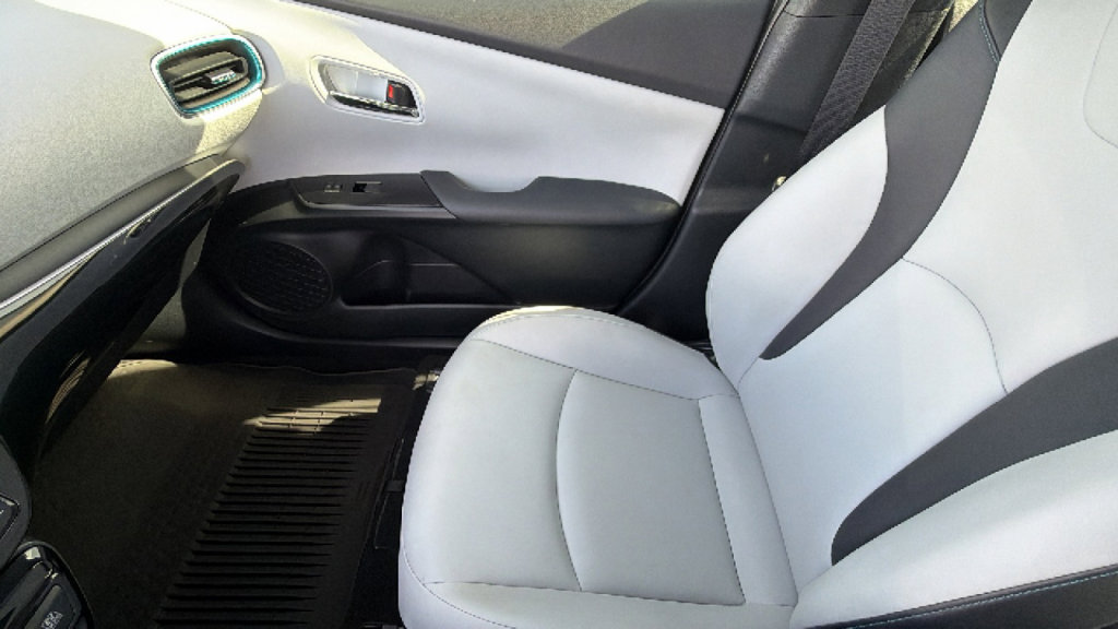 Used 2022 Toyota Prius XLE w/ Advanced Technology Package FWD image 12