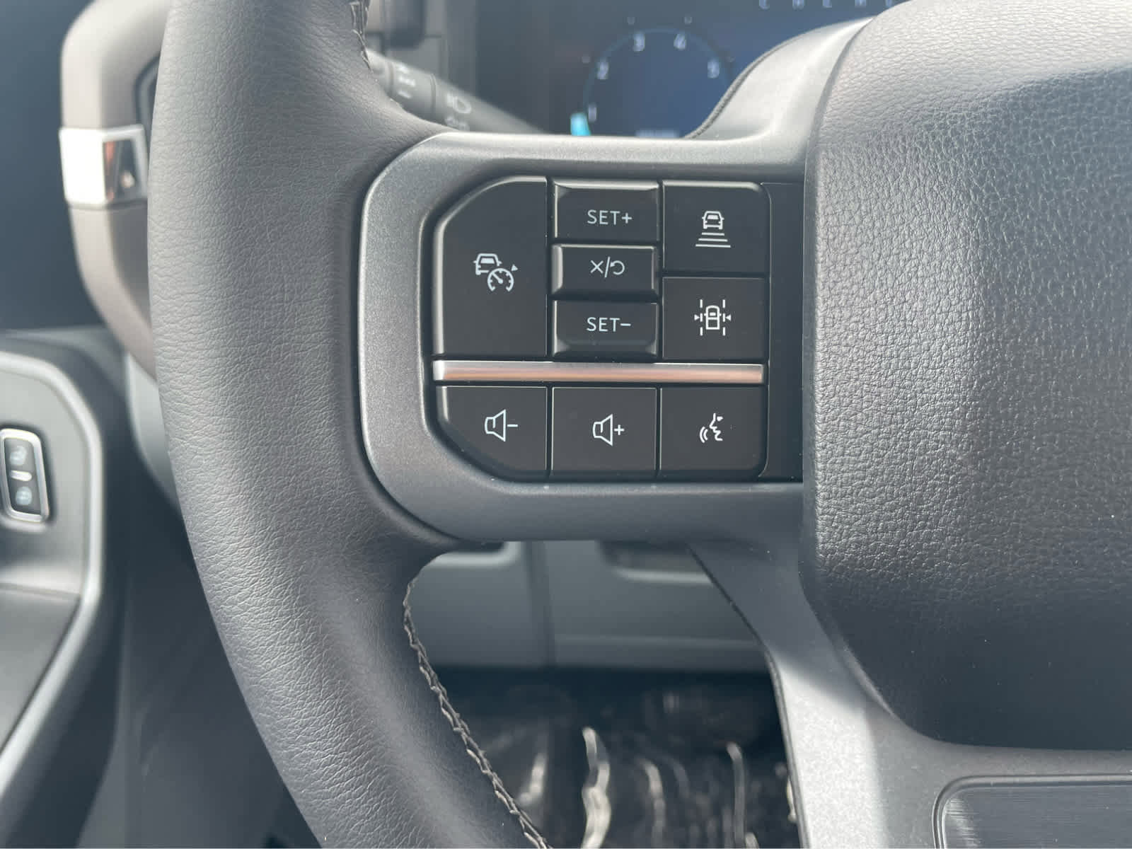 Used 2025 Ford F150 XLT w/ Equipment Group 302A MID image 18