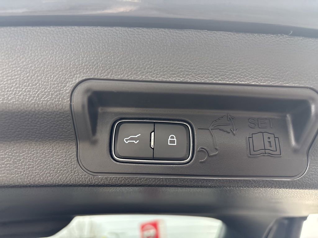 Used 2020 Ford Explorer XLT w/ Comfort Package image 28