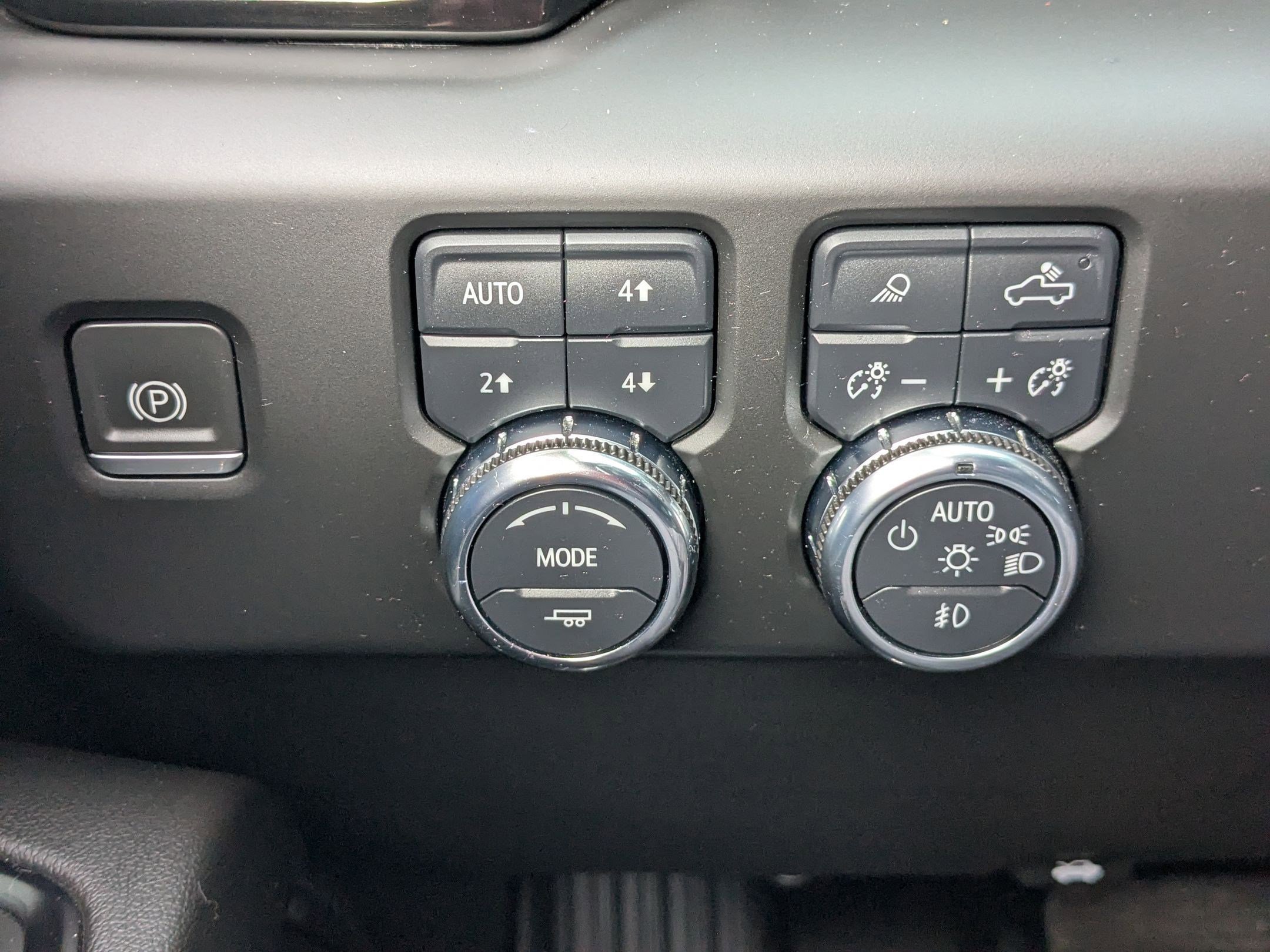 Certified 2023 GMC Sierra 1500 AT4 w/ AT4 Preferred Package image 17