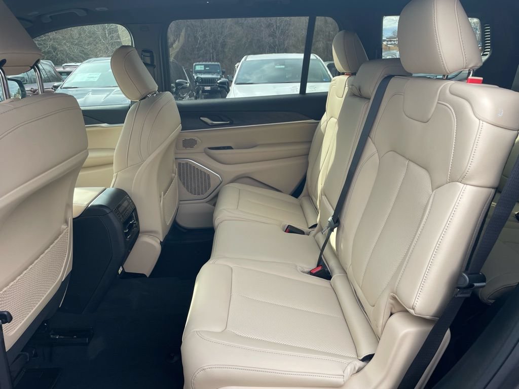 New 2026 Jeep Grand Cherokee L Limited w/ Luxury Tech Group II AWD/4WD image 9
