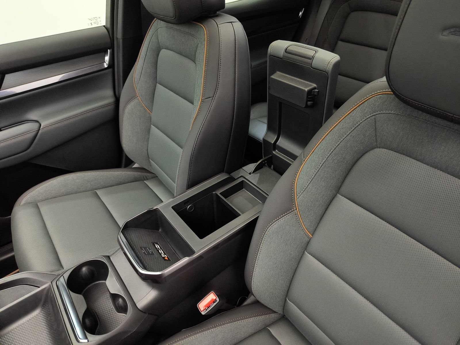 New 2026 GMC Terrain AT4 w/ Technology Package II AWD/4WD image 27