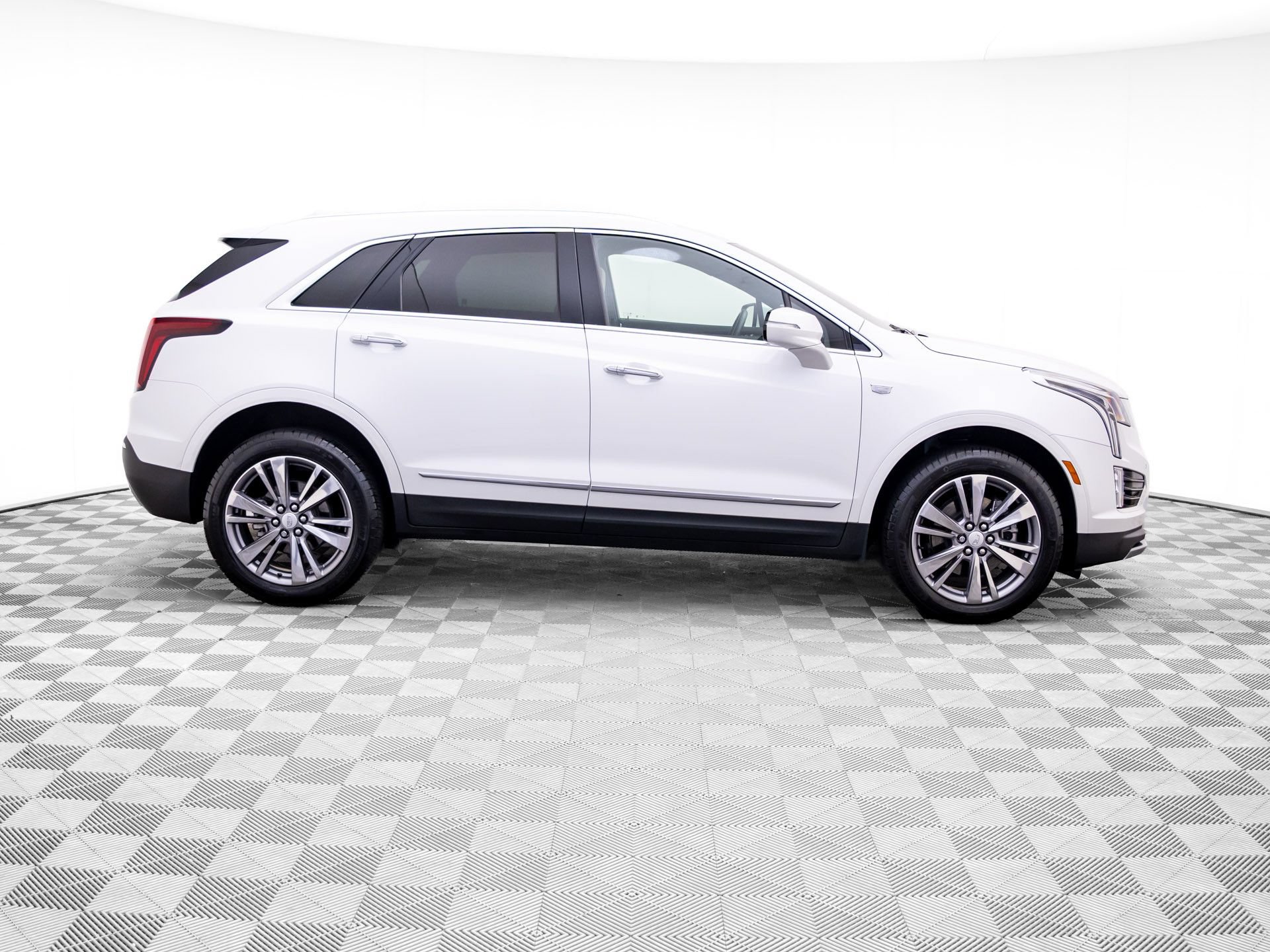 Certified 2025 Cadillac XT5 Premium Luxury AWD/4WD image 8