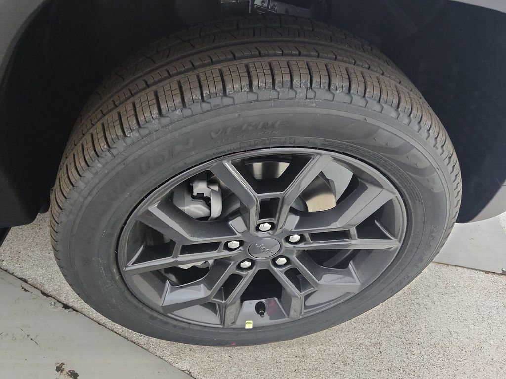 New 2025 Jeep Grand Cherokee Limited image 35